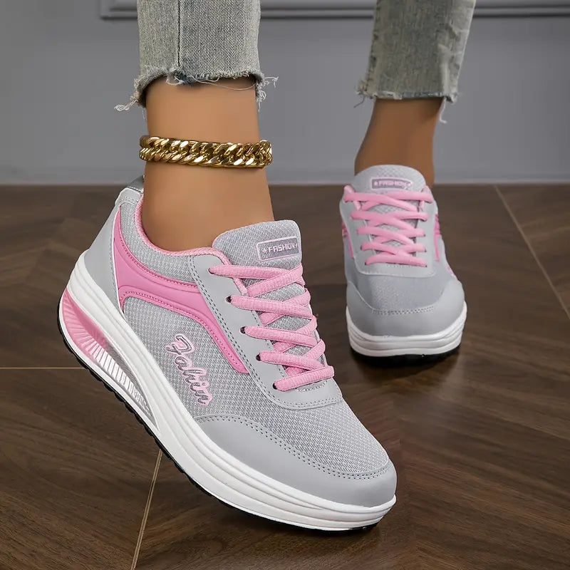 Chaussures femme Maïra offrant soutien optimal et confort ergonomique pour marcher sans douleur.
