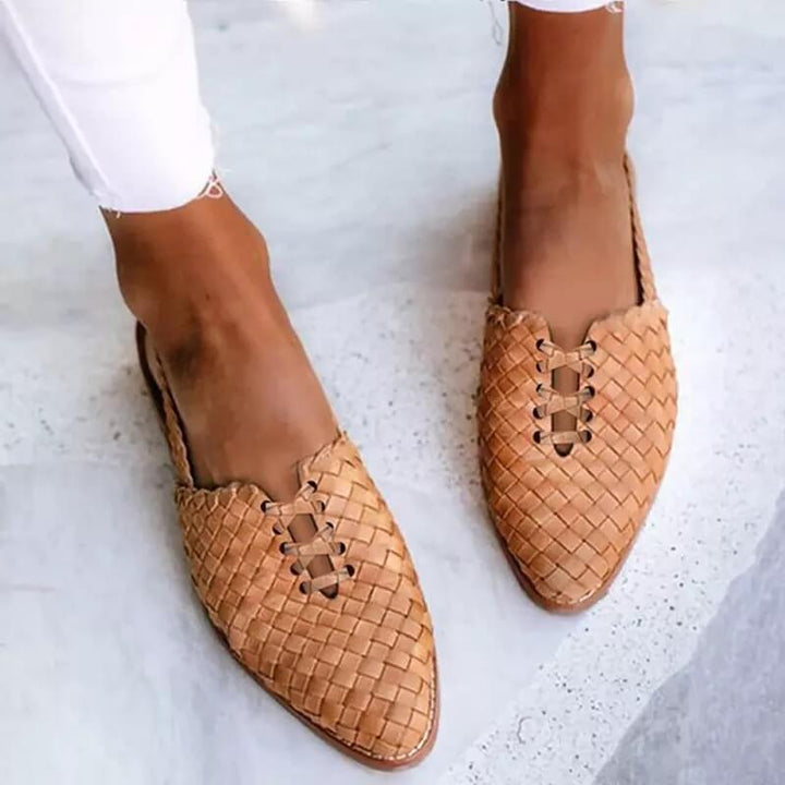 Chaussures femmes élégantes et confortables. Design raffiné, confort optimal.