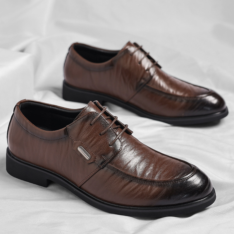 Élégantes chaussures homme Bayron à lacets, style intemporel, pour un look habillé au bureau ou en soirée.