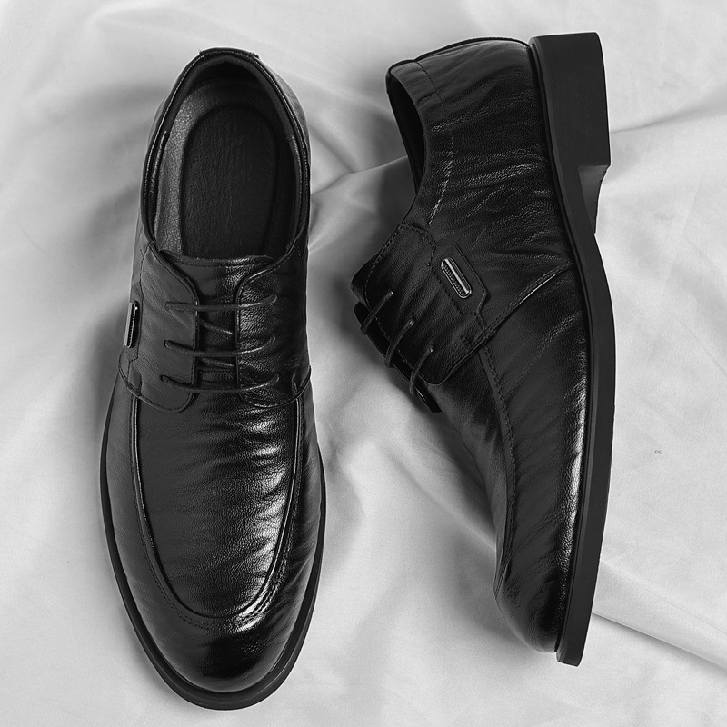 Modèle Bayron : chaussures homme classiques en cuir pour occasions formelles, alliant élégance et confort supérieur.