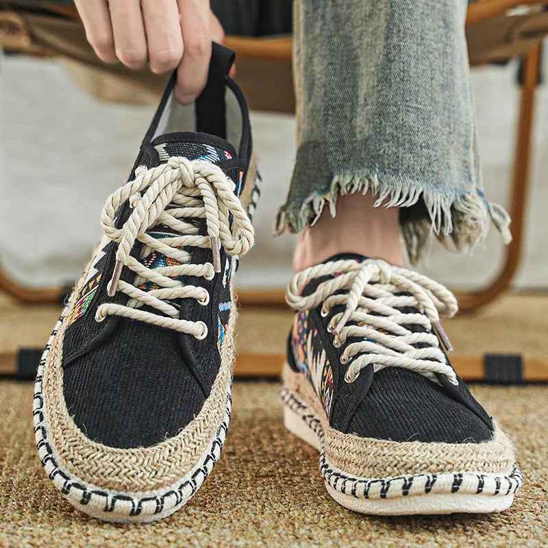 Chaussures bohème Jackson pour hommes, motif géométrique andin vibrant, alliant confort et mode décontractée.