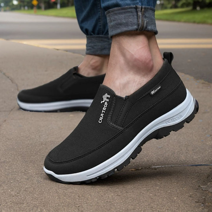 "Chaussures homme confort ortho, design moderne, semelle antidérapante, pour marche quotidienne, couleurs variées."