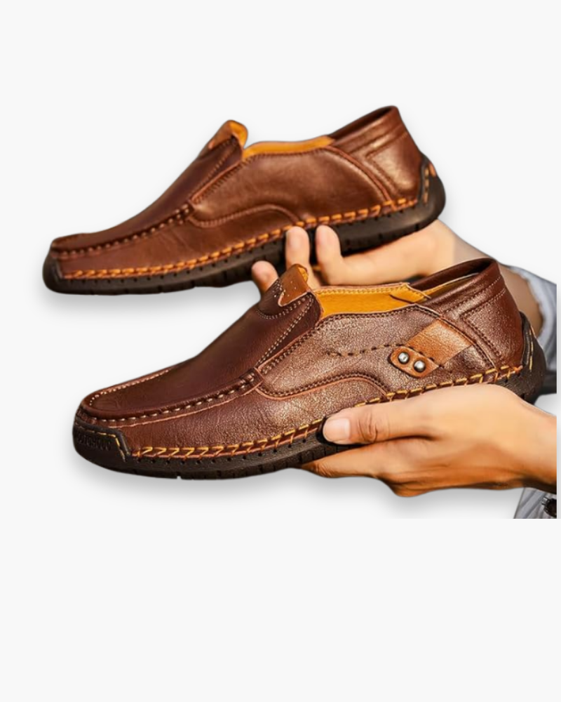 "Chaussures homme décontractées, design moderne, finition soignée, élégantes, couleur neutre, semelle ergonomique."