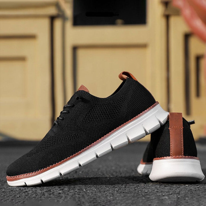 "Chaussures homme élégantes en cuir végétal marron avec semelle intérieure mémoire, apportant style et confort au quotidien."