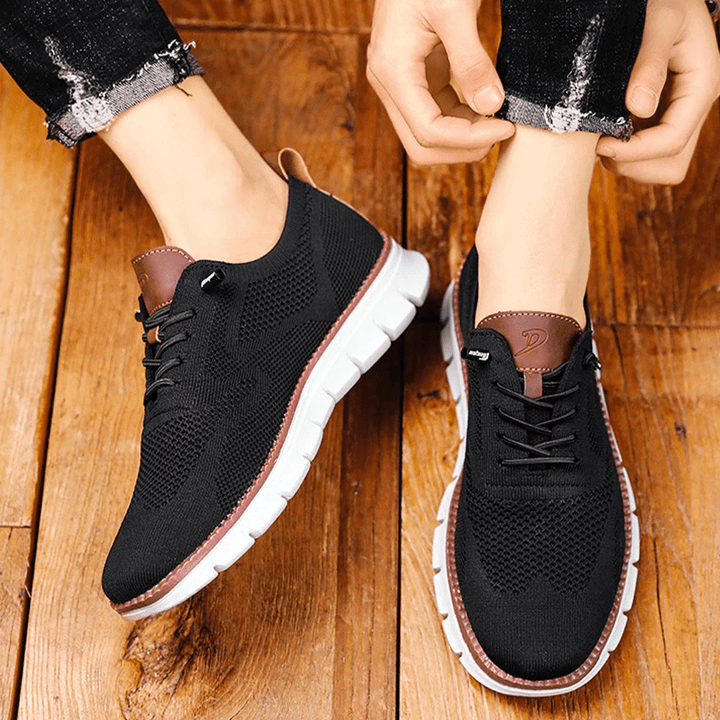 "Chaussures homme élégantes en cuir végétal marron avec semelle intérieure mémoire, apportant style et confort au quotidien."