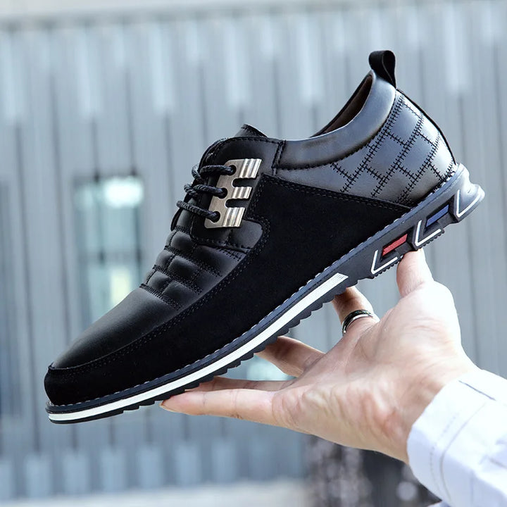 Chaussures homme polyvalentes en cuir, confortables pour le bureau ou les sorties décontractées.
