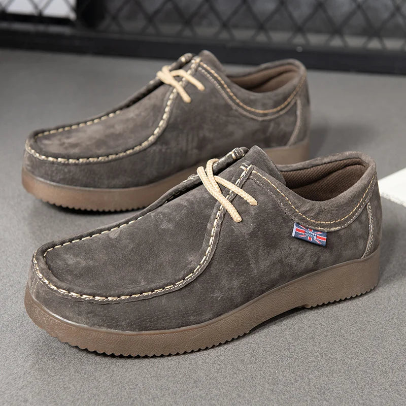Chaussures homme en cuir, style classique, confort supérieur.  Semelles rembourrées.