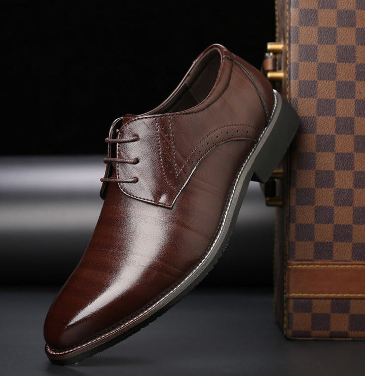 Chaussures homme en cuir véritable, élégantes à lacets, vue latérale, confort inégalé, parfaites pour le bureau et événements