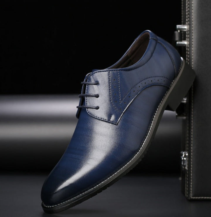 Chaussures homme en cuir véritable, élégantes à lacets, vue latérale, confort inégalé, parfaites pour le bureau et événements