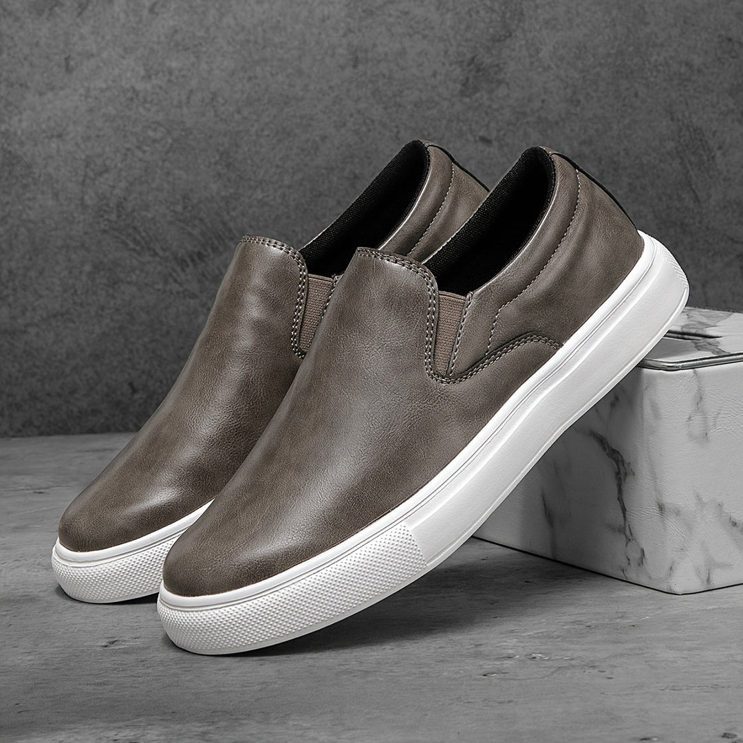 Facilité d'enfilage des chaussures Hamilton homme, confort et praticité pour un quotidien stylé.