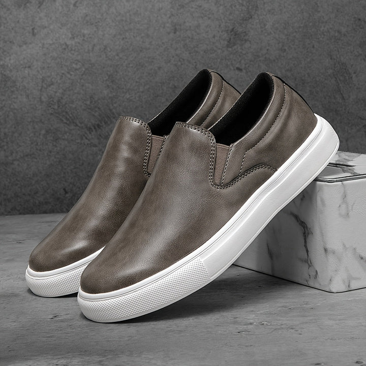 Facilité d'enfilage des chaussures Hamilton homme, confort et praticité pour un quotidien stylé.