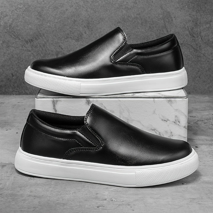 Profil latéral des mocassins homme Hamilton, design épuré et confortable idéal pour la ville.