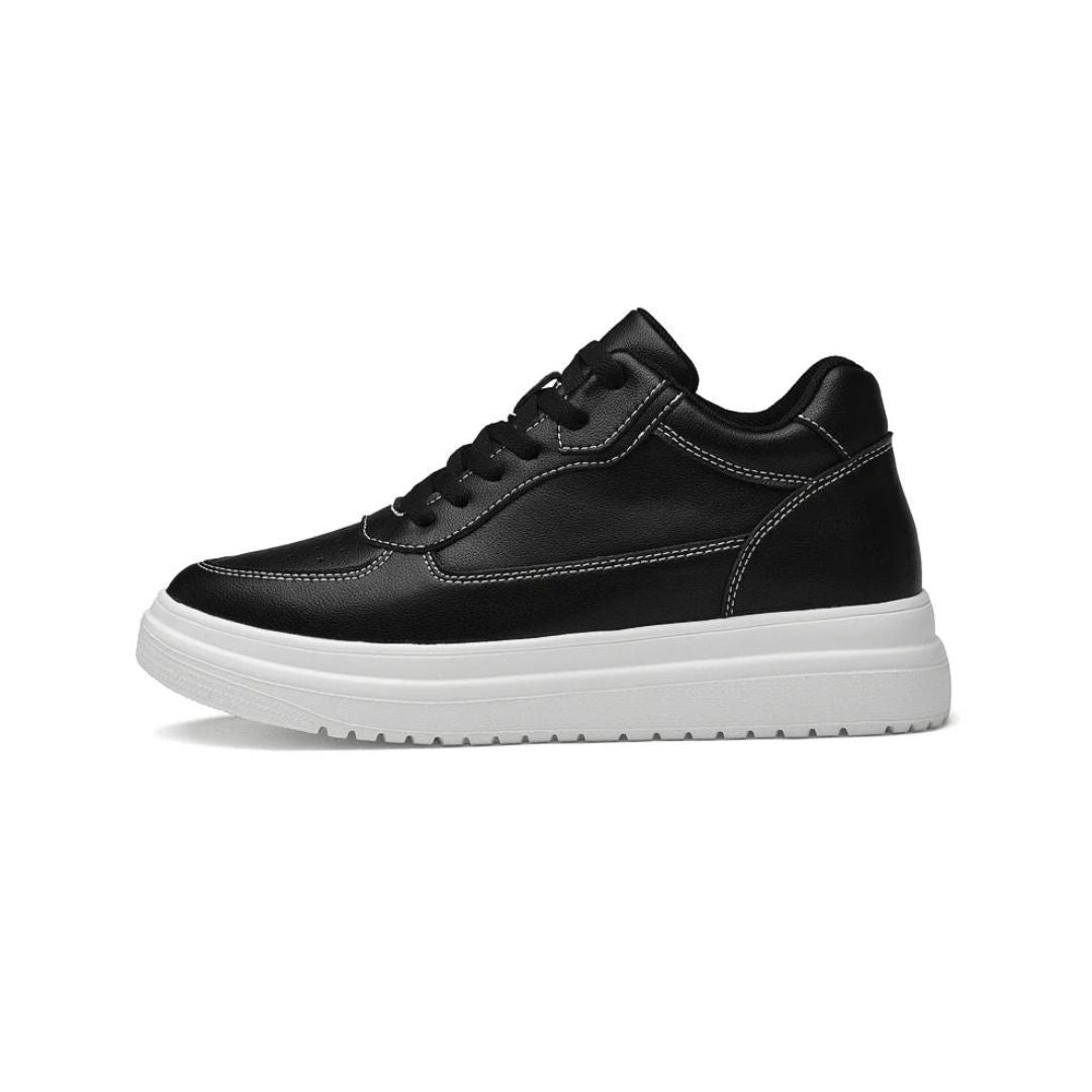 "Chaussures homme rehaussantes modernes, noir, design épuré, semelle antidérapante, confort optimal, rehausse discrète."