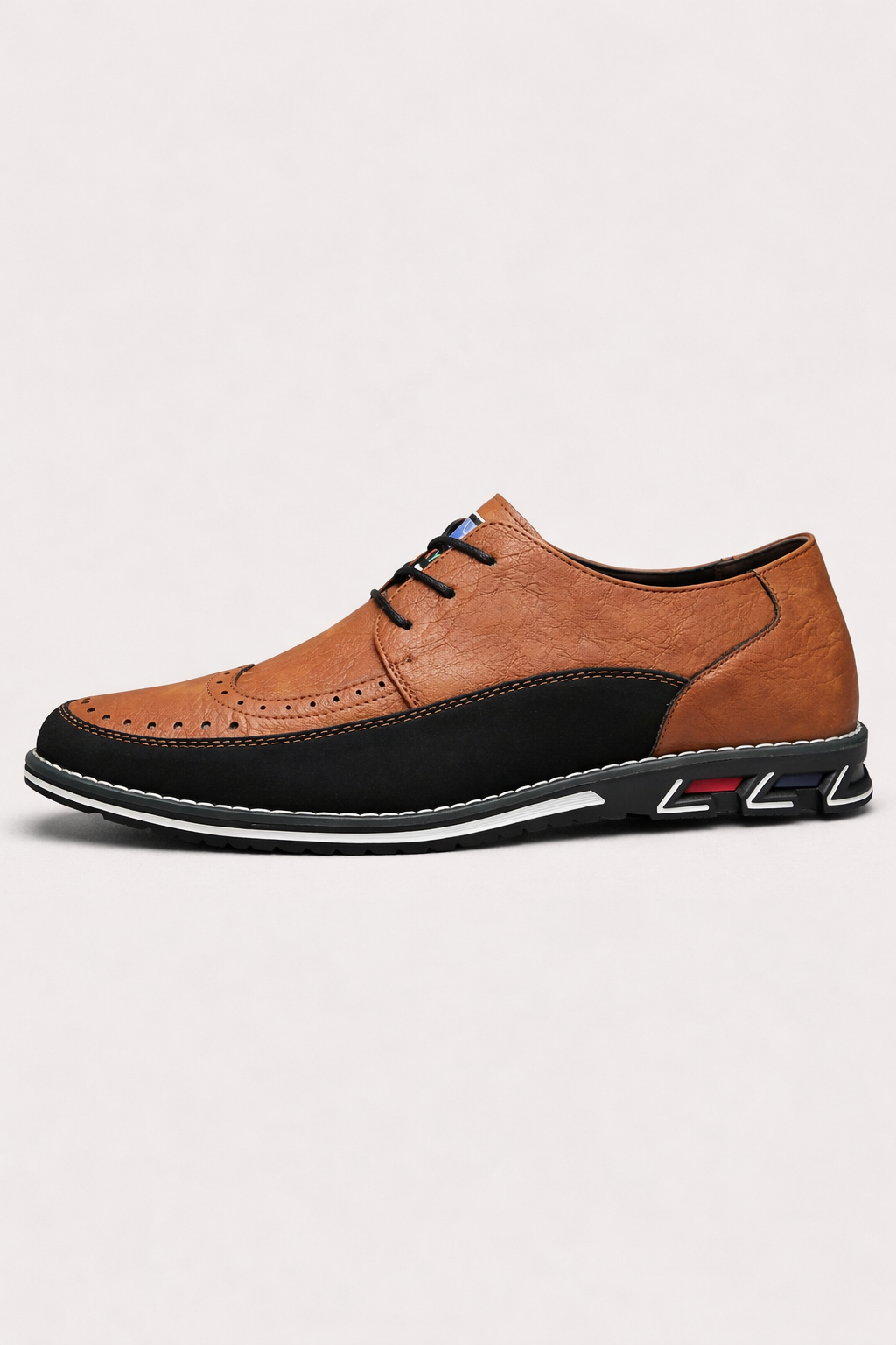 Chaussures homme urbaines noires élégantes, confort ultime pour un style polyvalent au quotidien.