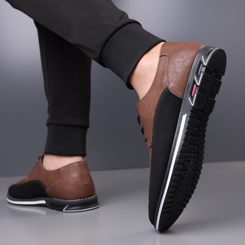 Gros plan sur les chaussures hommes, détails des lacets, design urbain élégant et confort optimal.