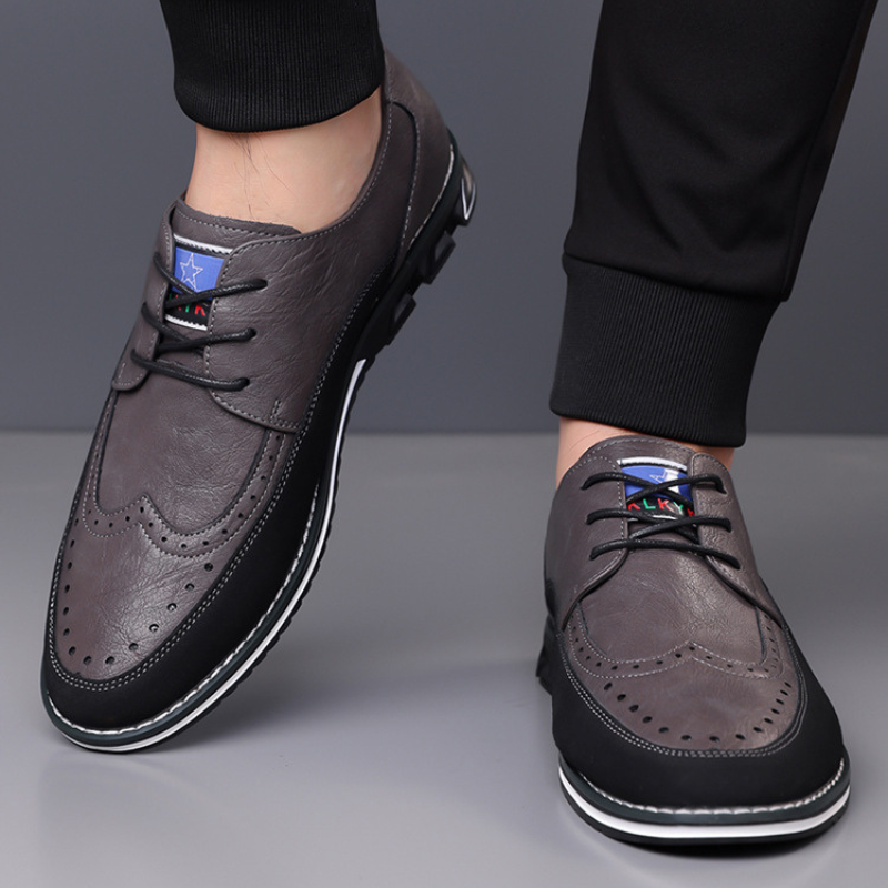 Homme marchant en chaussures urbaines confortables, idéales pour la ville et les pieds actifs au quotidien.