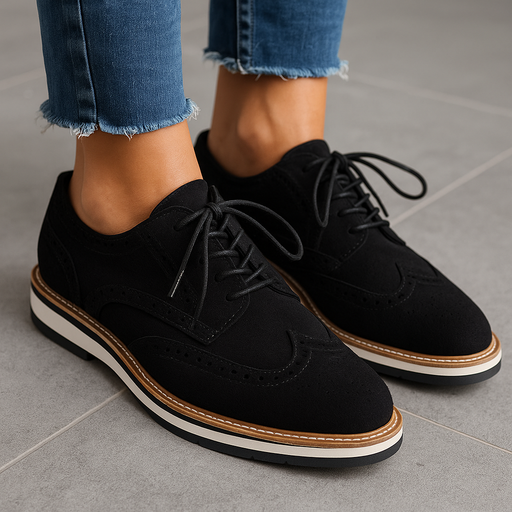 Chaussures élégantes à lacets pour femmes. Confort automnal, style ville, parfaites au quotidien.