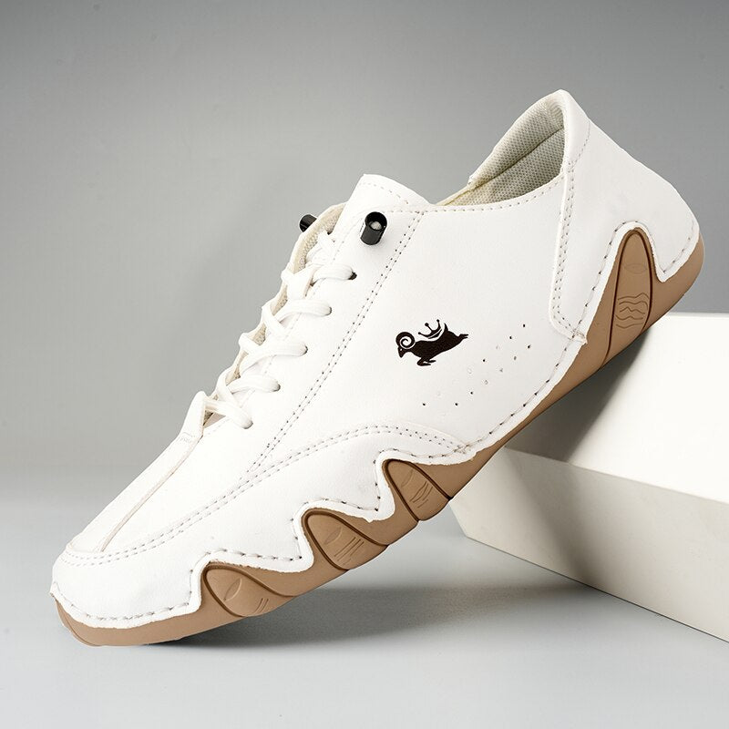 Chaussures minimalistes en cuir, confort maximal. Design élégant et souple pour une marche naturelle.