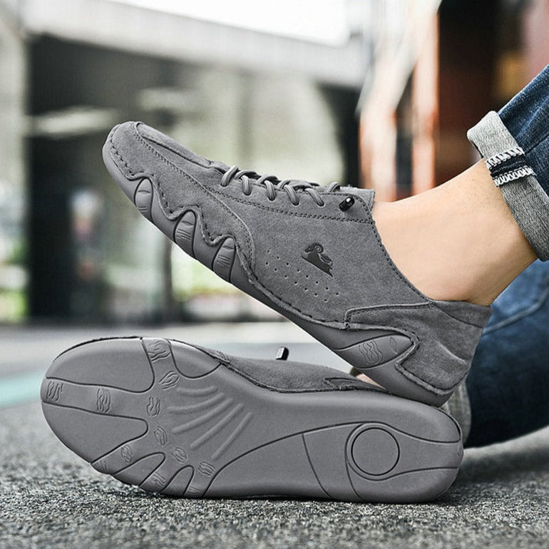 Chaussures minimalistes en cuir, confort maximal. Design élégant et souple pour une marche naturelle.