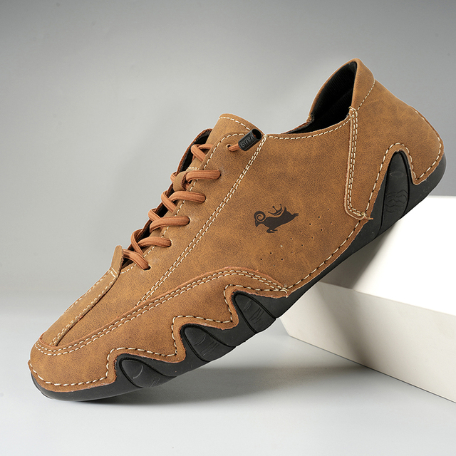 Chaussures minimalistes en cuir, confort maximal. Design élégant et souple pour une marche naturelle.