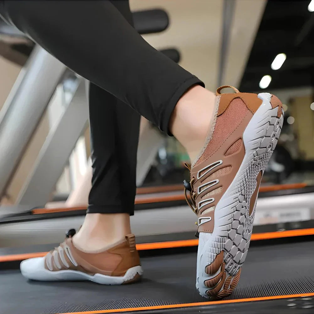 "Chaussures minimalistes femme avec semelle antidérapante, légère et flexible, couleur jaune, vue de côté."