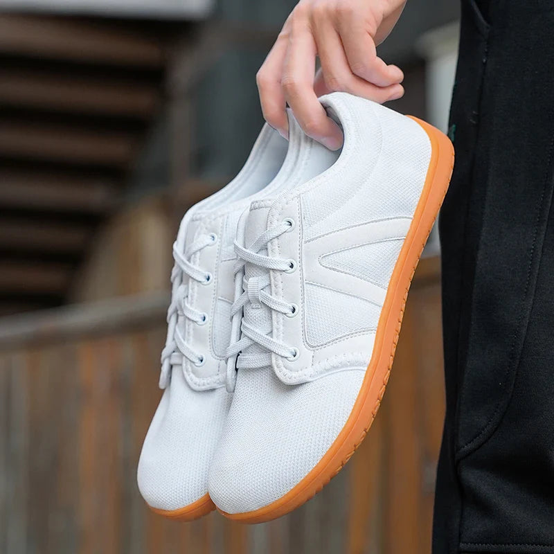 Confortables chaussures minimalistes unisexes pour pieds larges, design respirant, parfaites pour l'extérieur.