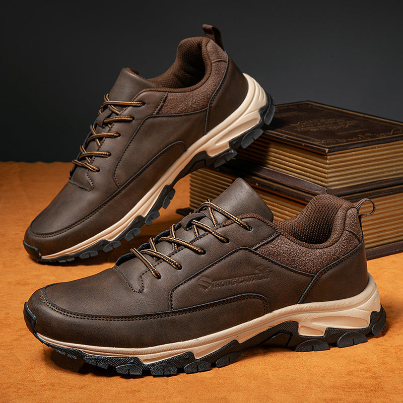 Chaussures orthopédiques hommes Charles, conception ergonomique pour soutien plantaire optimal.