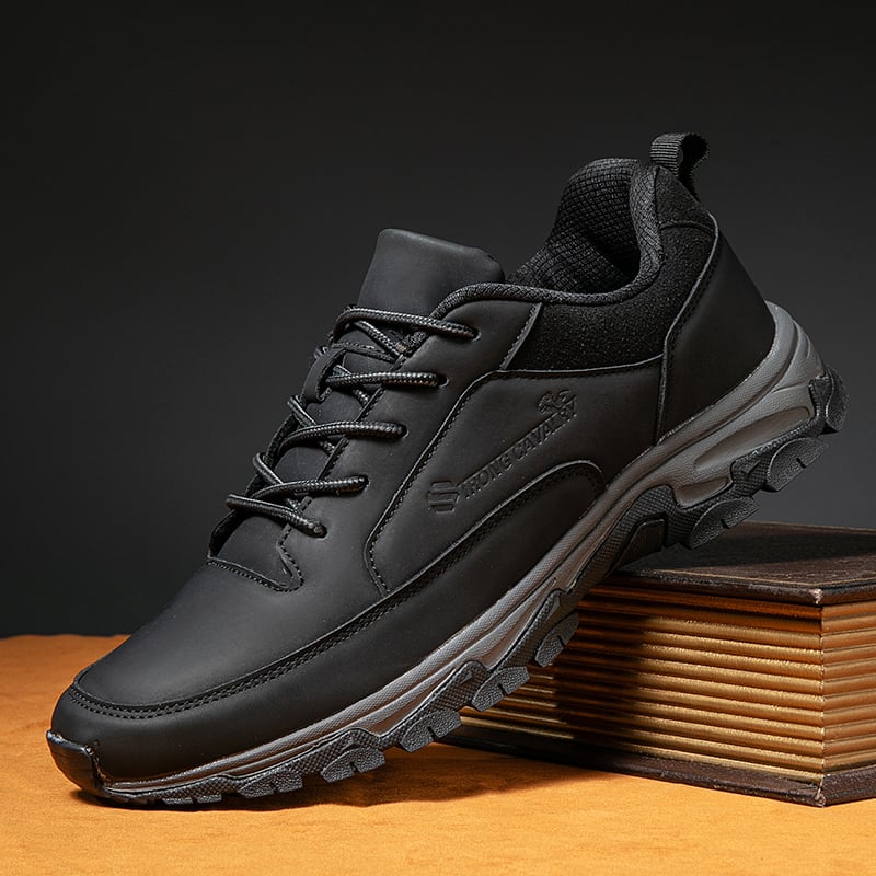 Chaussures orthopédiques hommes, confort respirant et soutien supérieur pour pieds sensibles.