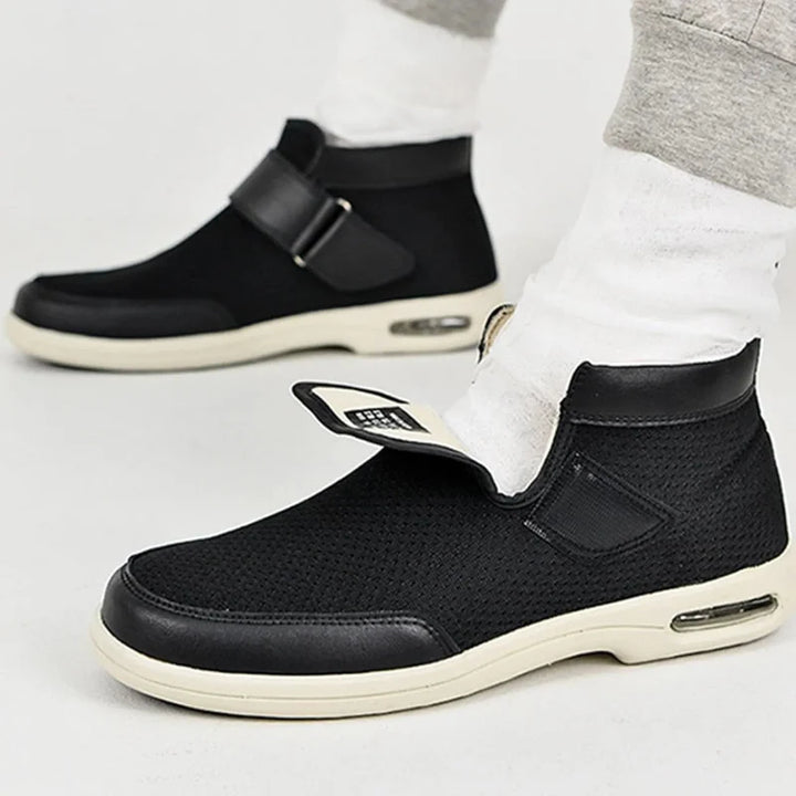 Chaussures montantes chaudes orthopédiques à velcro pour ajustement facile. Doublure fourrure, idéales pieds sensibles seniors.
