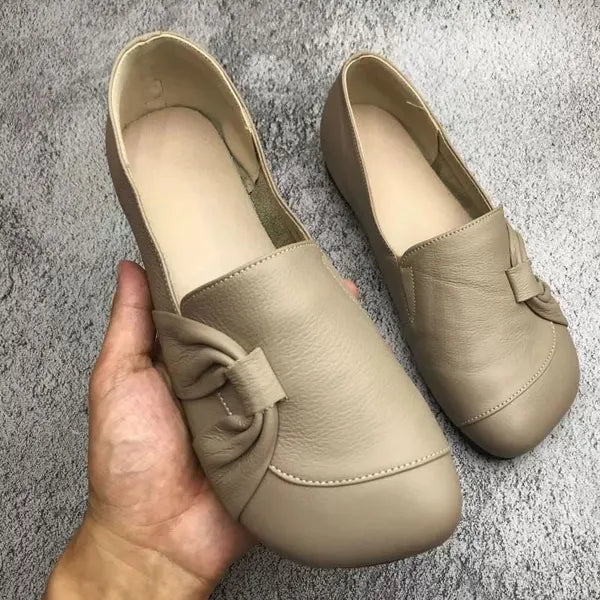 Chaussures plates pour femmes, idéales pour pieds sensibles, offrant bien-être et marche facile au quotidien.