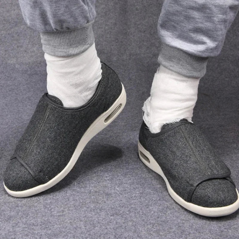 Chaussures orthopédiques chaudes et larges pour femmes, doublure confortable, parfaites pour l'hiver et pieds sensibles.