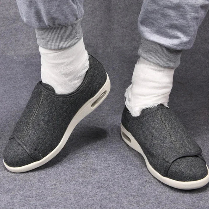 Chaussures orthopédiques chaudes et larges pour femmes, doublure confortable, parfaites pour l'hiver et pieds sensibles.