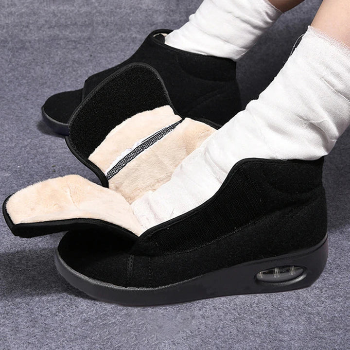 Semelle antidérapante des chaussures orthopédiques montantes femme, pour sécurité et confort en hiver.