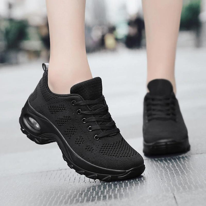Paire de chaussures femmes orthopédiques Neoli, aérées, pour pieds douloureux.