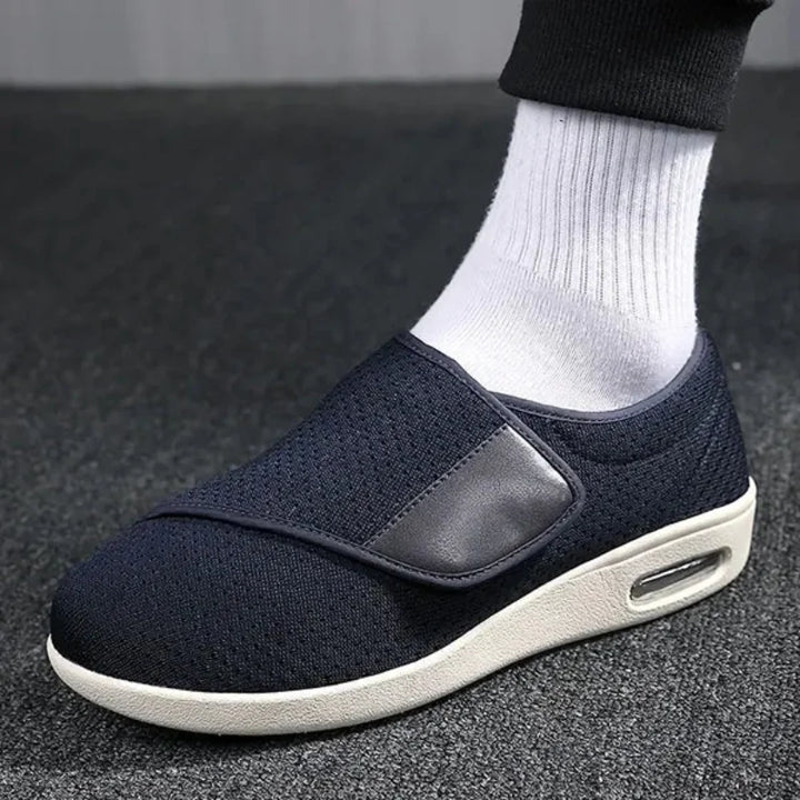 Chaussures respirantes à velcro pour un ajustement facile, offrant un confort optimal aux pieds sensibles.