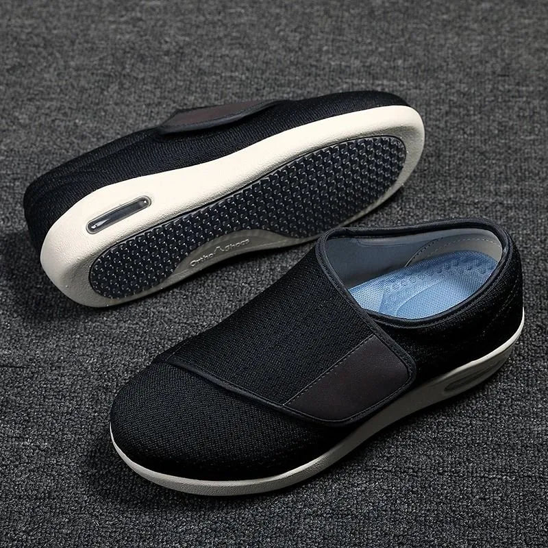 Détail d'une chaussure orthopédique respirante, montrant le tissu et les coutures pour un confort accru.