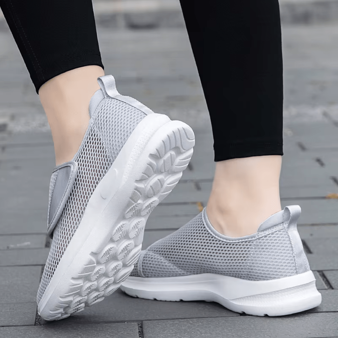 "Chaussures orthopédiques élégantes pour femmes, confort optimal pour pieds larges et gonflés, matériau respirant."