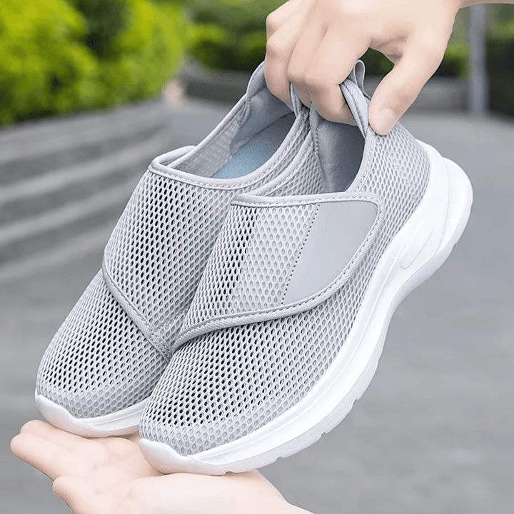"Chaussures orthopédiques élégantes pour femmes, confort optimal pour pieds larges et gonflés, matériau respirant."