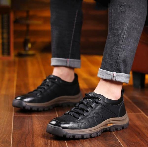 Chaussures orthopédiques en cuir pour homme, élégantes, marron, tige classique, semelle ergonomique et antidérapante.