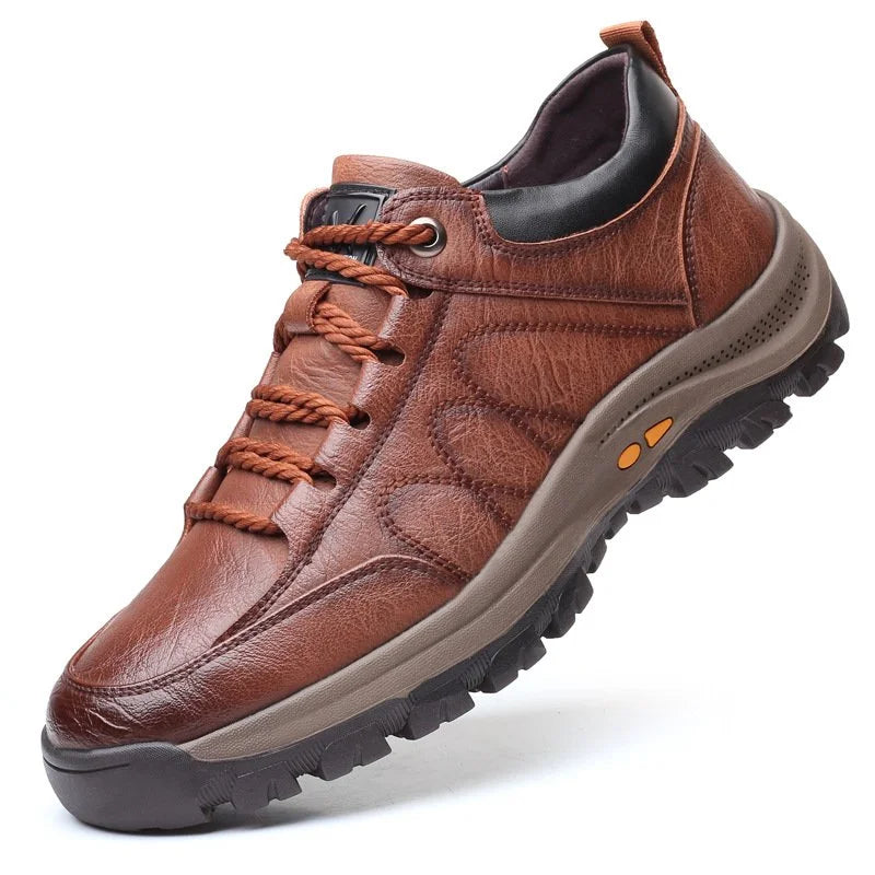 Chaussures orthopédiques en cuir pour homme, élégantes, marron, tige classique, semelle ergonomique et antidérapante.