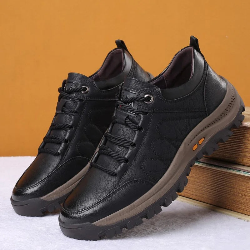 Chaussures orthopédiques en cuir pour homme, élégantes, marron, tige classique, semelle ergonomique et antidérapante.