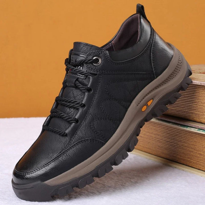 Chaussures orthopédiques en cuir pour homme, élégantes, marron, tige classique, semelle ergonomique et antidérapante.