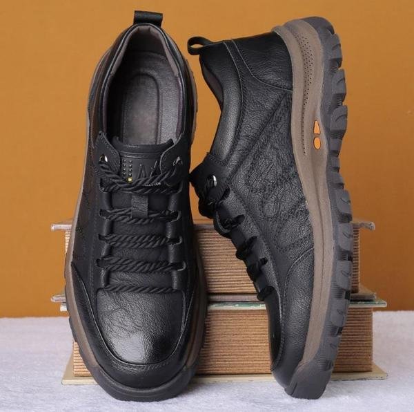 Chaussures orthopédiques en cuir pour homme, élégantes, marron, tige classique, semelle ergonomique et antidérapante.