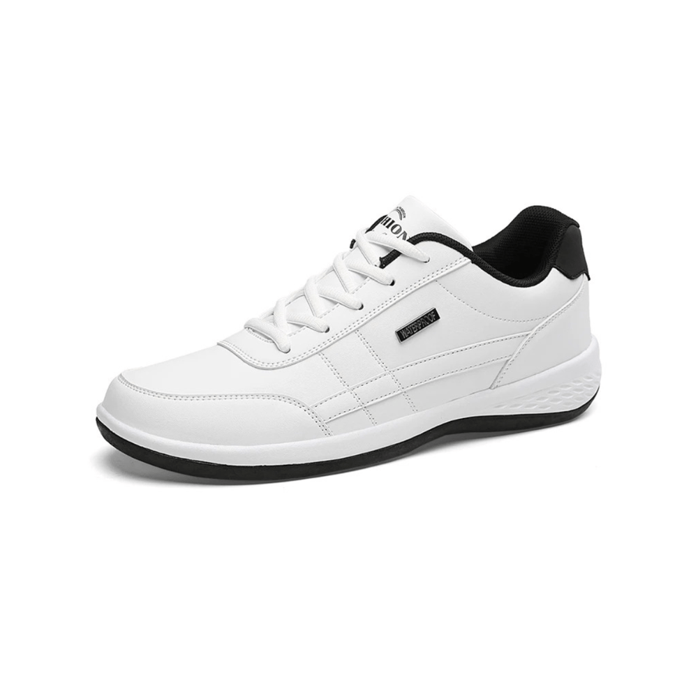 "Chaussures orthopédiques homme blanches, style moderne et soutien ergonomique pour confort optimal et élégance."