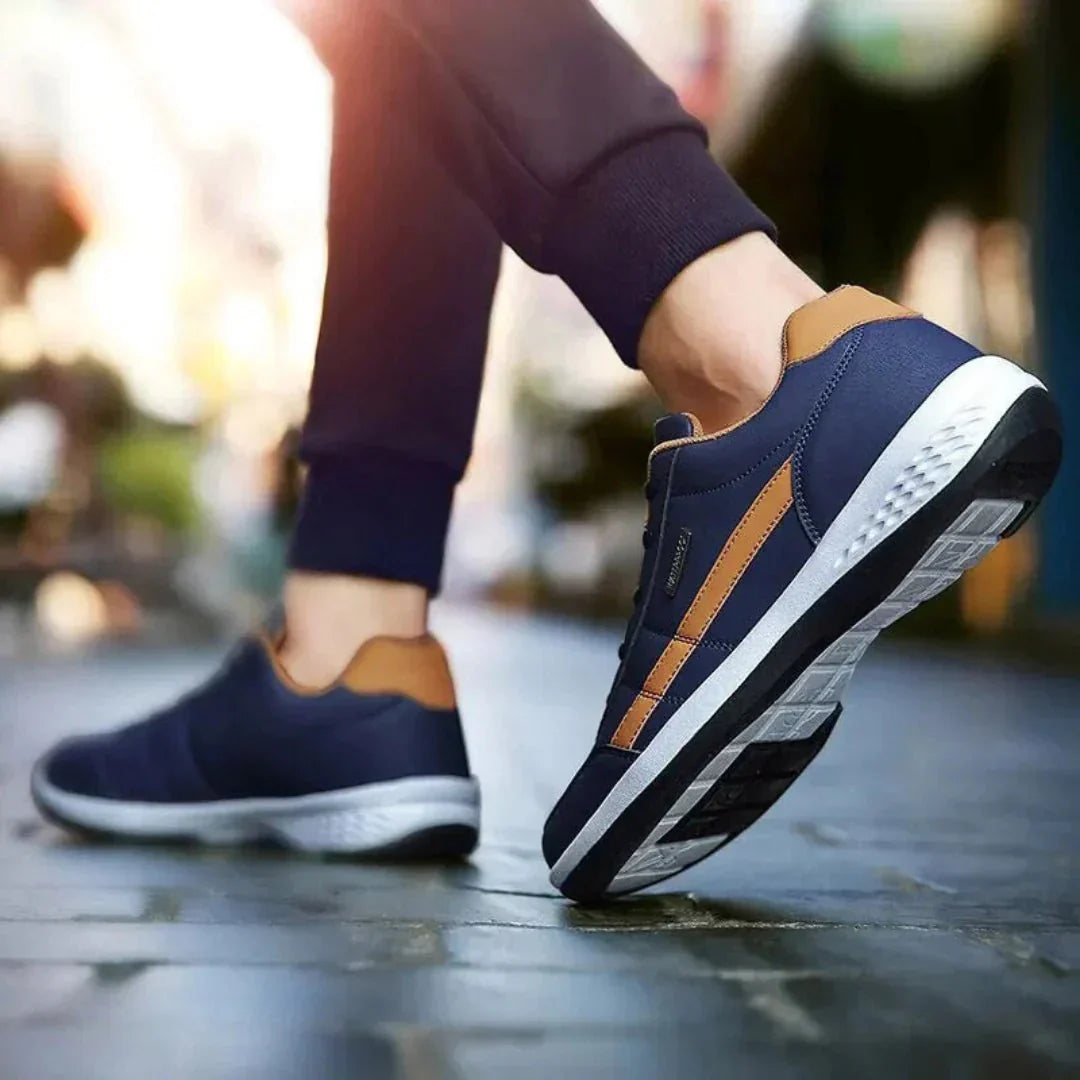 "Chaussures orthopédiques homme blanches, style moderne et soutien ergonomique pour confort optimal et élégance."