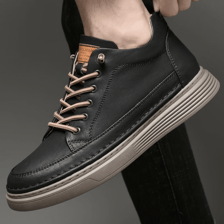 "Chaussures orthopédiques homme cuir véritable, élégantes et confortables, semelle ergonomique pour un soutien optimal."