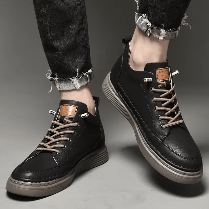 "Chaussures orthopédiques homme cuir véritable, élégantes et confortables, semelle ergonomique pour un soutien optimal."
