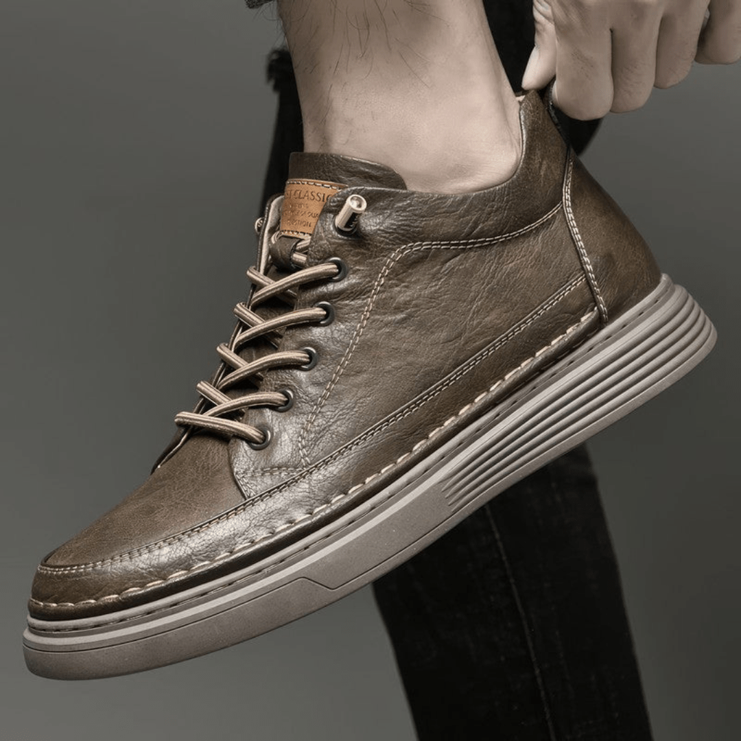 "Chaussures orthopédiques homme cuir véritable, élégantes et confortables, semelle ergonomique pour un soutien optimal."