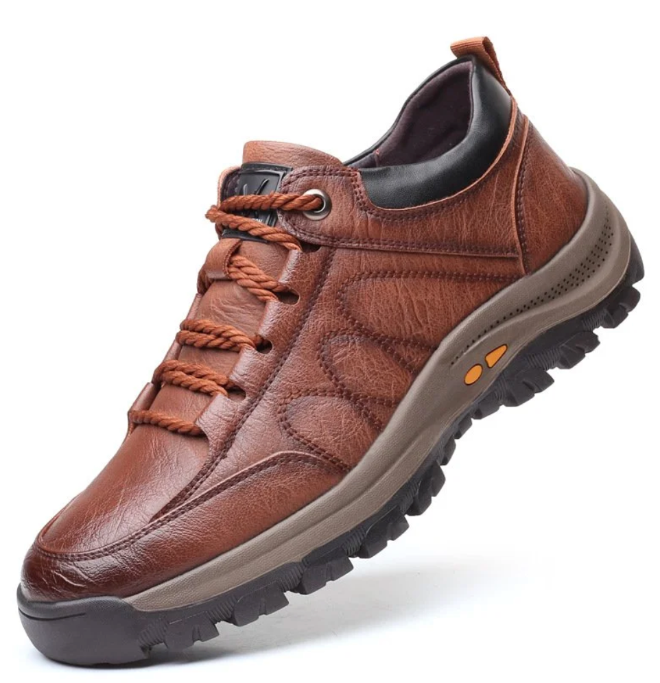 "Chaussures orthopédiques homme en cuir marron, semelle épaisse ergonomique, confort et style pour soutien optimal."