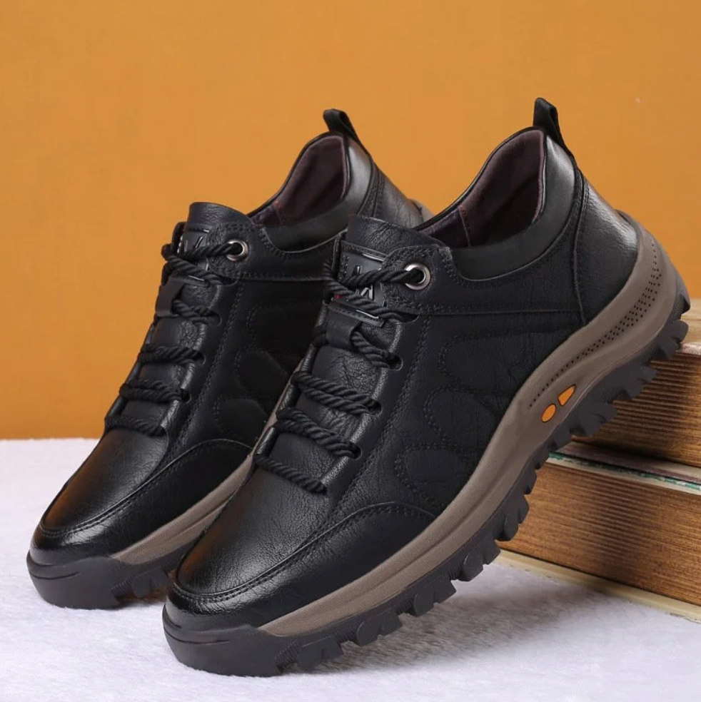 "Chaussures orthopédiques homme en cuir marron, semelle épaisse ergonomique, confort et style pour soutien optimal."